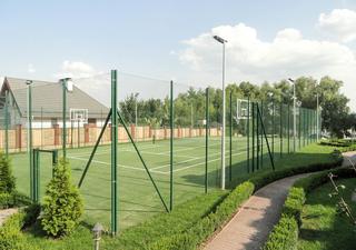 Теннисный корт с искусственной травой в Киевской области
